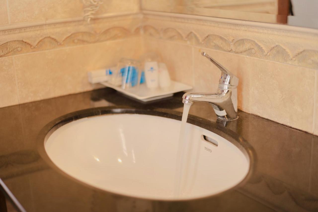 Blue Diamond Apartment Hotel Hanoi Buitenkant foto